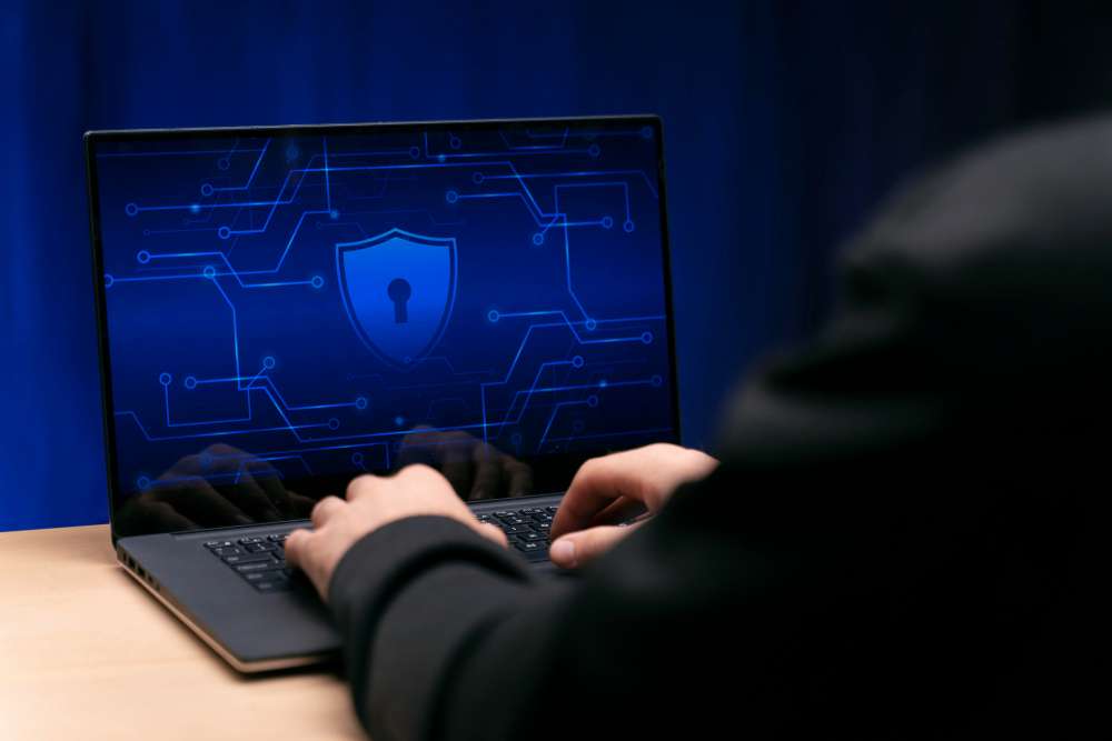 Es recomendable desconfiar de remitentes desconocidos e instalar un antivirus