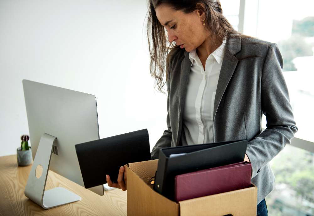 El trabajador puede ser acreedor a una indemnización y prestación por desempleo