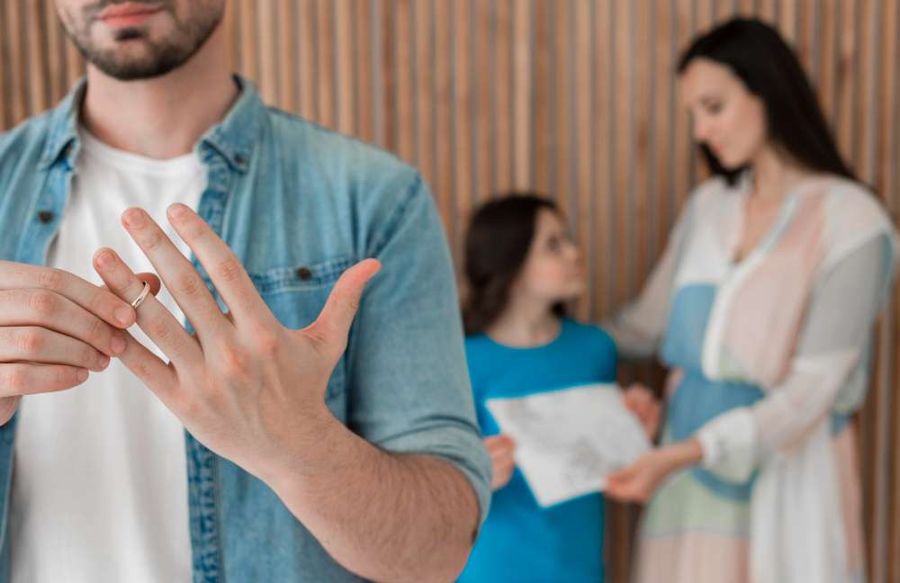 The parental arrangements agreement must be signed after a separation or divorce.