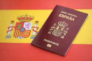 Para tramitar la nacionalidad española es necesario presentar pruebas en el Instituto Cervantes. La resolución puede tardar 6 meses o 2 años