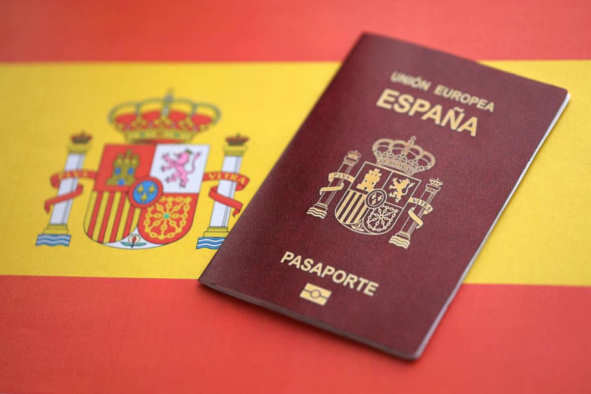 Para tramitar la nacionalidad española es necesario presentar pruebas en el Instituto Cervantes. La resolución puede tardar 6 meses o 2 años